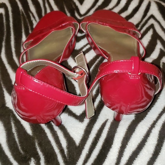 Red Heels - Picture 5 of 5